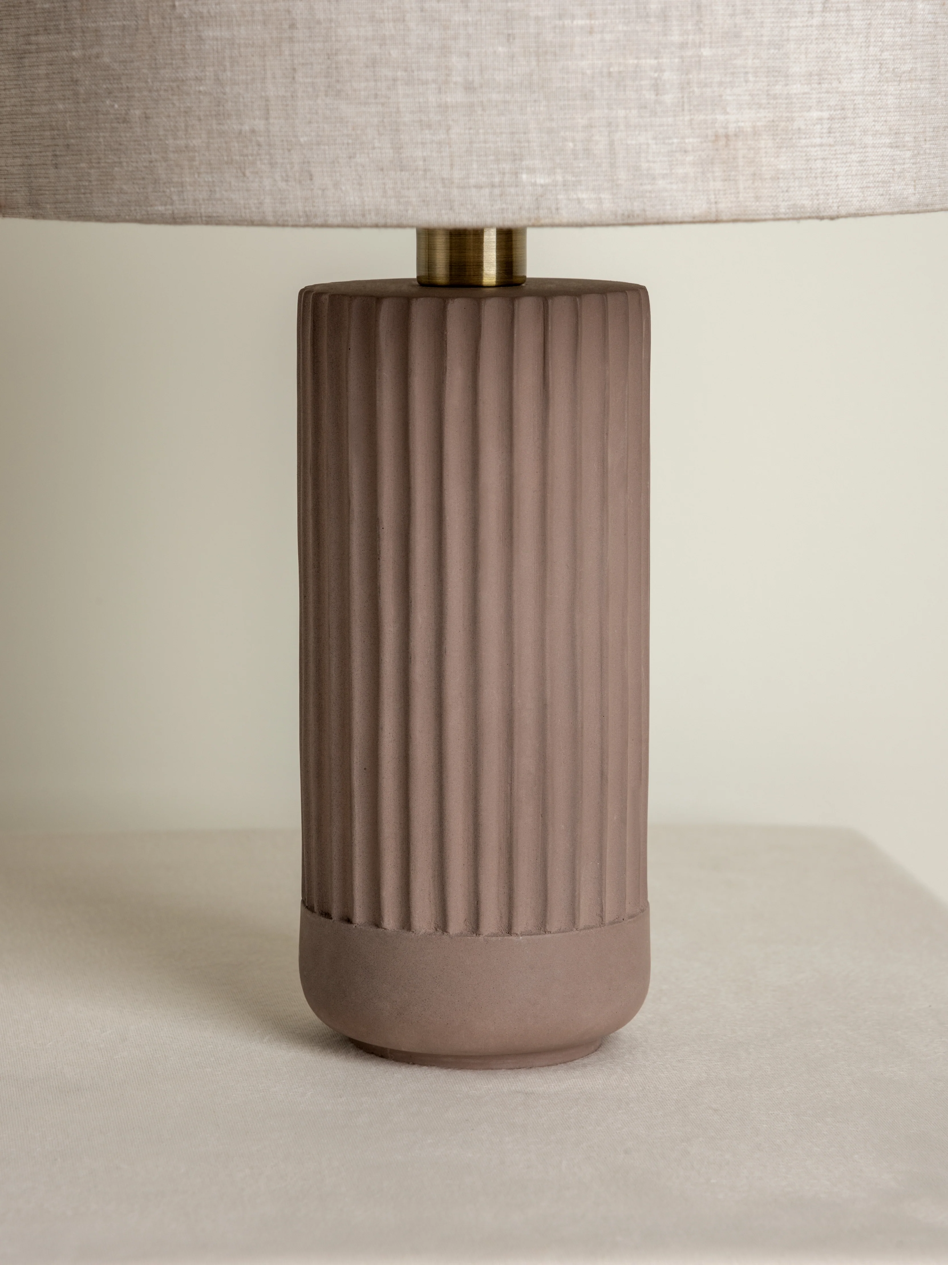 Avero - Medium Taupe Ribbed Concrete Table Lamp - Image 3