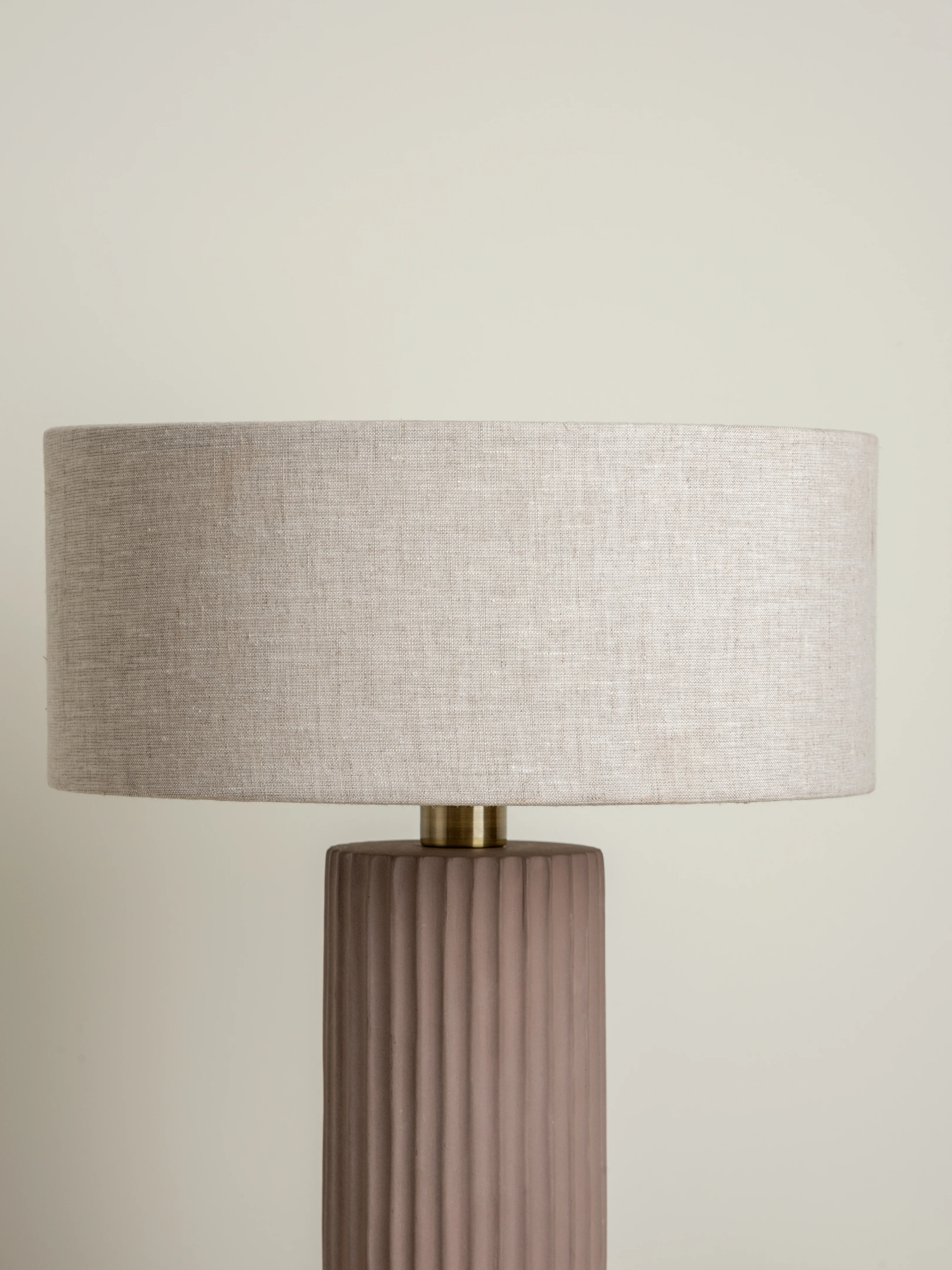 Avero - Medium Taupe Ribbed Concrete Table Lamp - Image 4