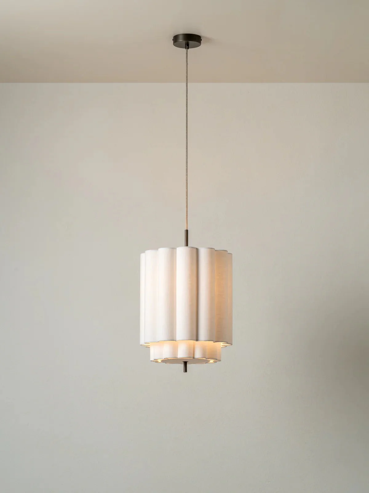 Folia - Small Scalloped Natural Linen Pendant - Image 2