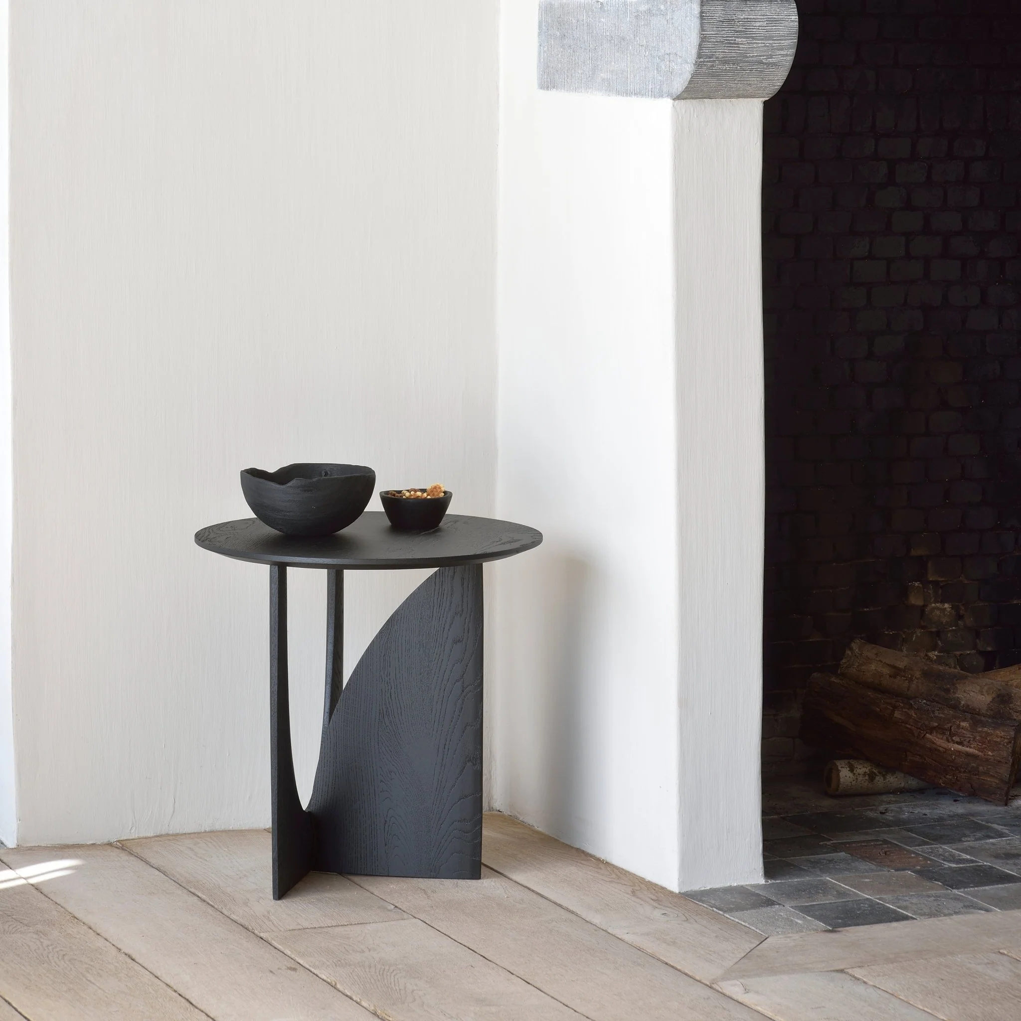 Geometric Side Table - Varnished Oak - Black - Image 2