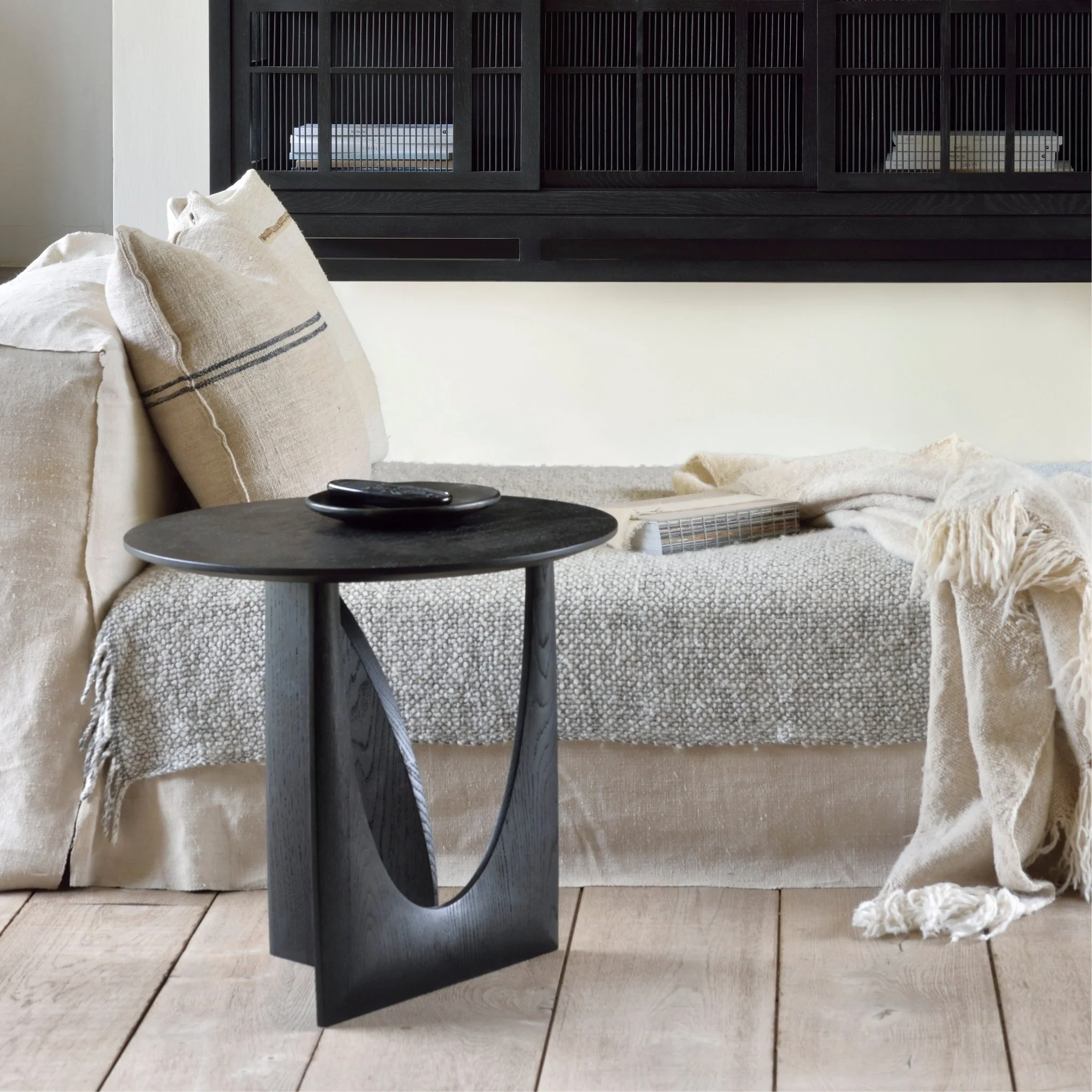 Geometric Side Table - Varnished Oak - Black - Image 3