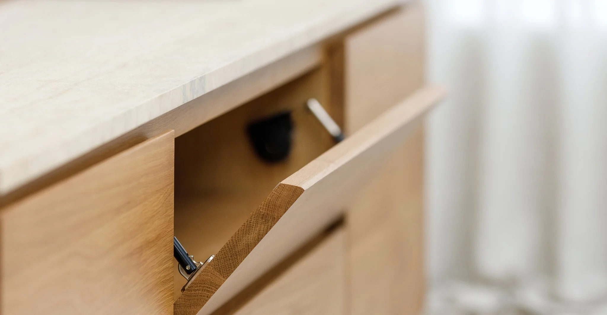 Kami 220 Entertainment Unit - Light Oak & Travertine - Image 21