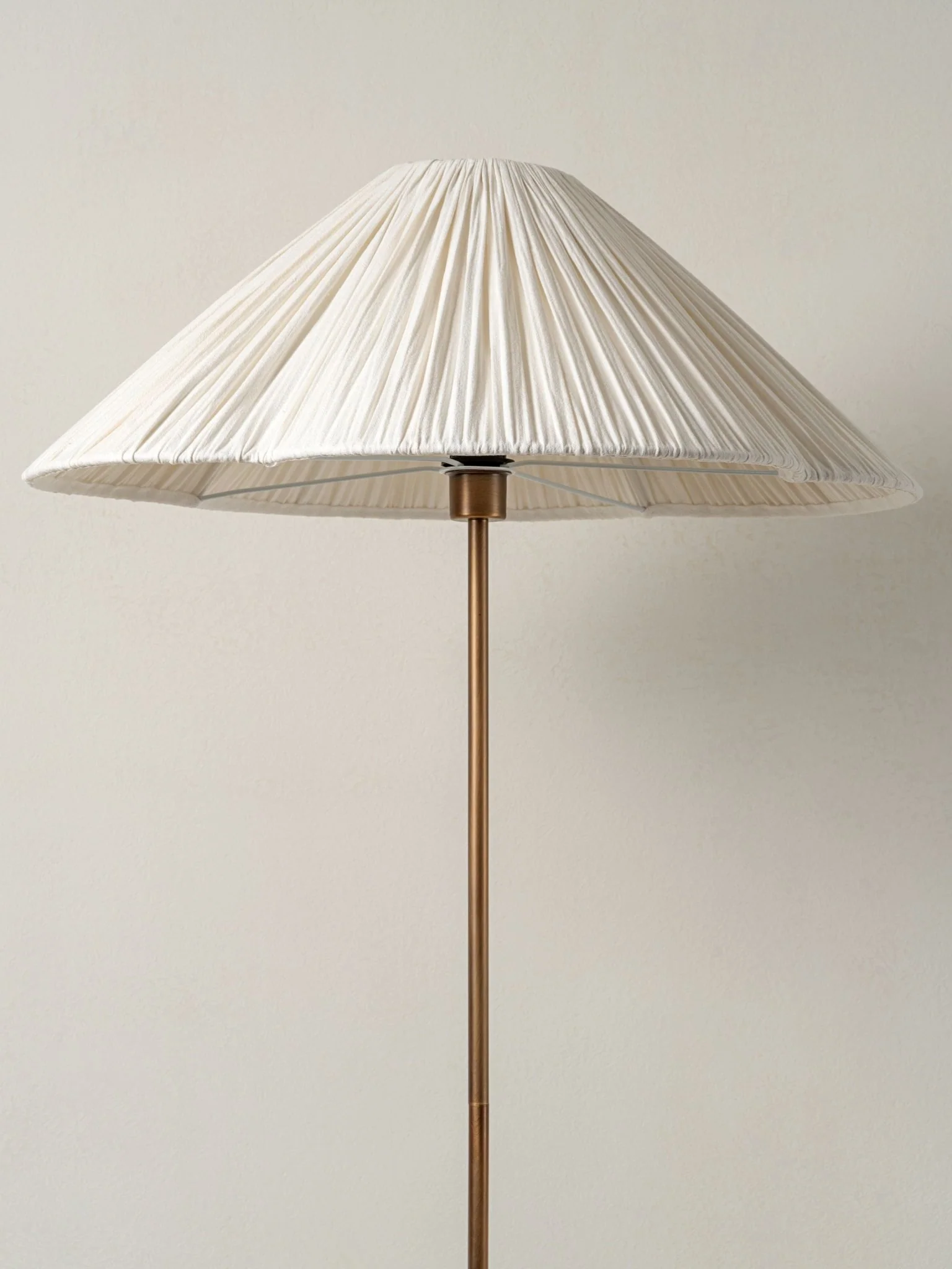Lindi - Aged Brass And Linen Scalloped Floor Lamp - Image 4