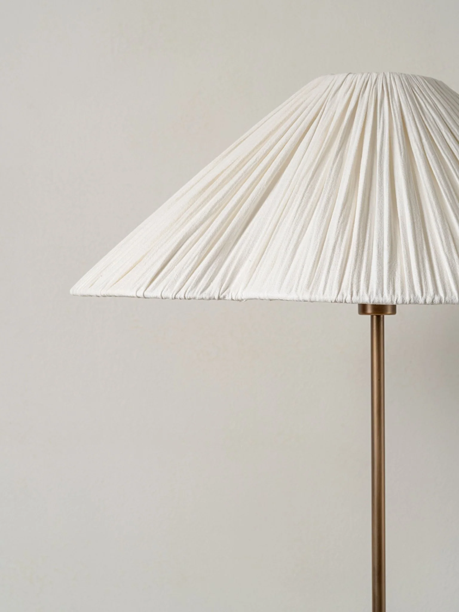 Lindi - Aged Brass And Linen Scalloped Floor Lamp - Image 5