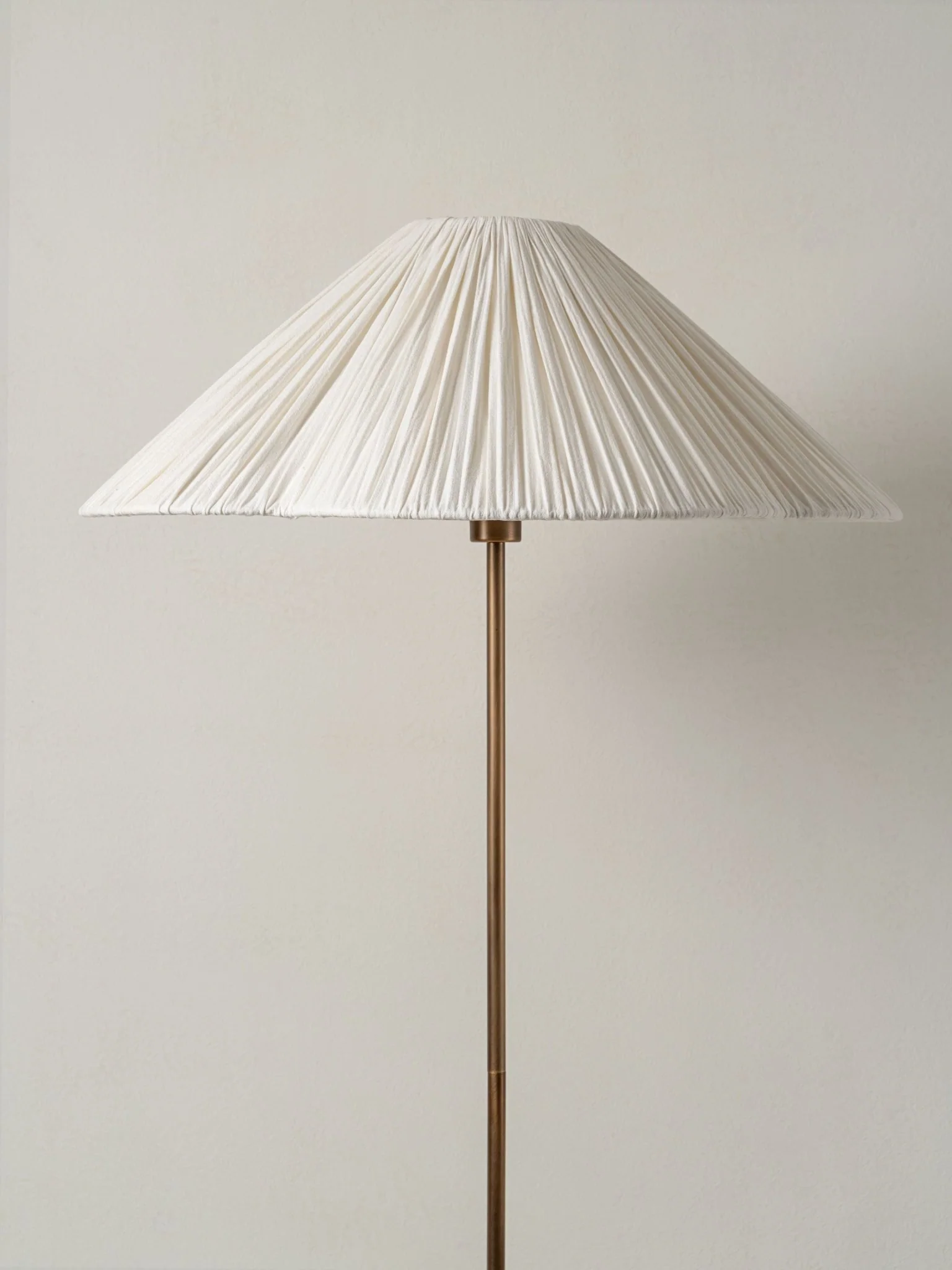 Lindi - Aged Brass And Linen Scalloped Floor Lamp - Image 6