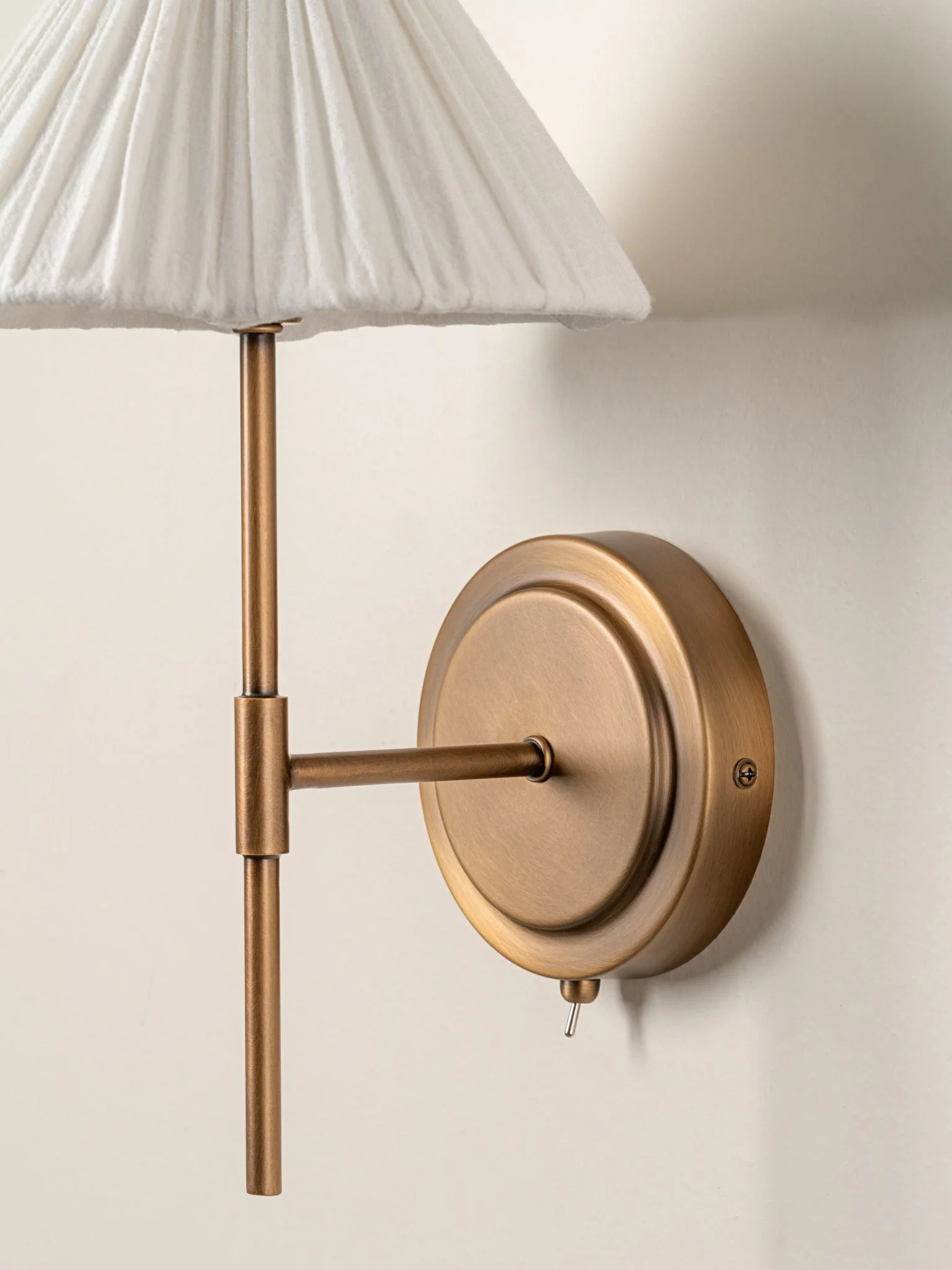 Lindi - Aged Brass And Linen Scalloped Wall Light - Image 5