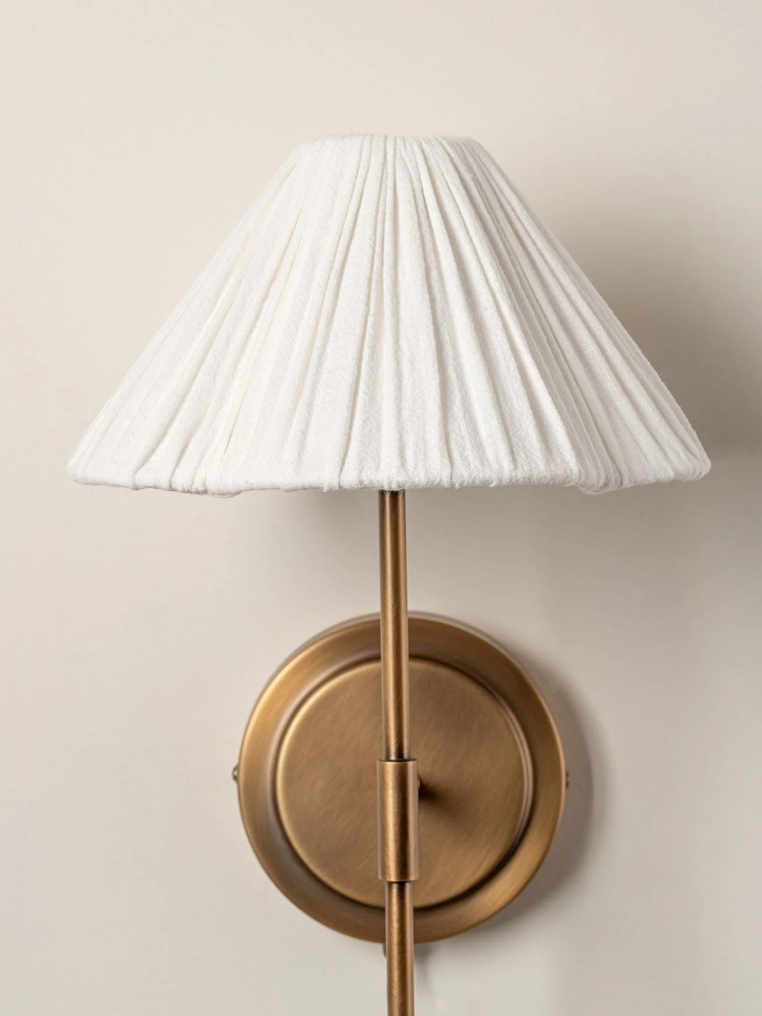 Lindi - Aged Brass And Linen Scalloped Wall Light - Image 6