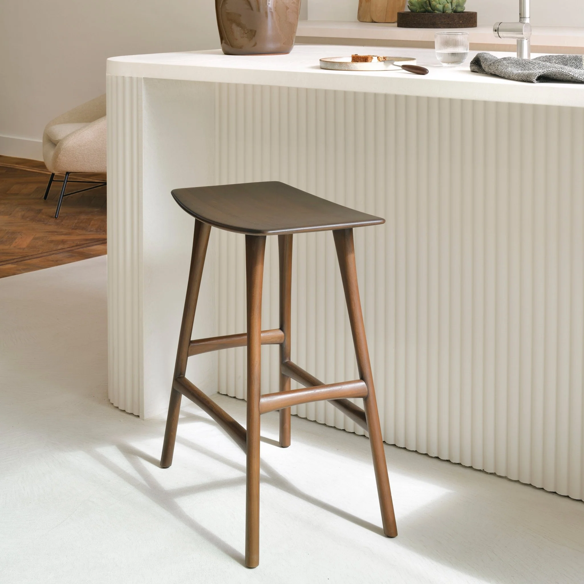 Osso Counter Stool - Varnished Teak - Image 4