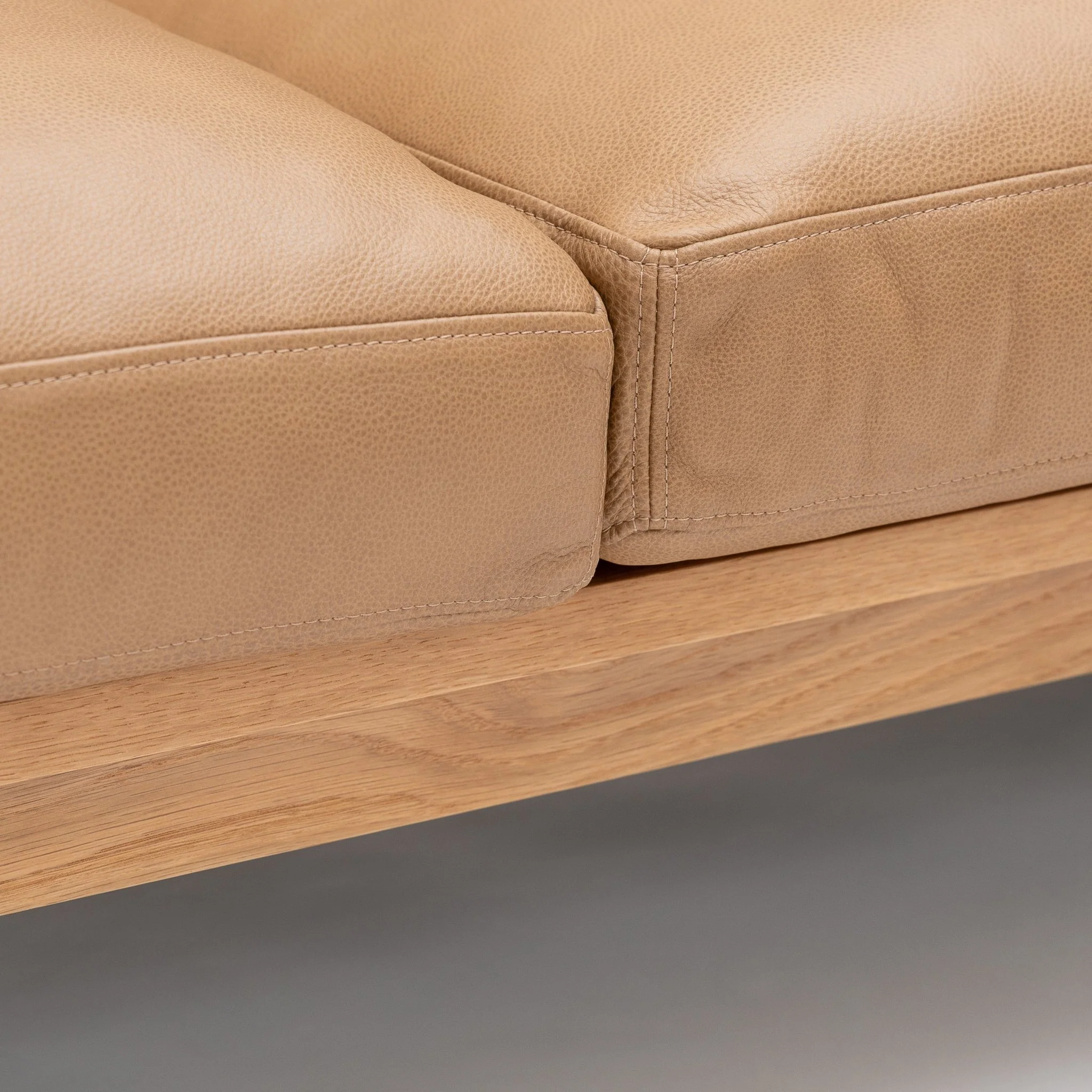 Pensive 240 Sofa - Light Oak & Pecan Leather - Image 13