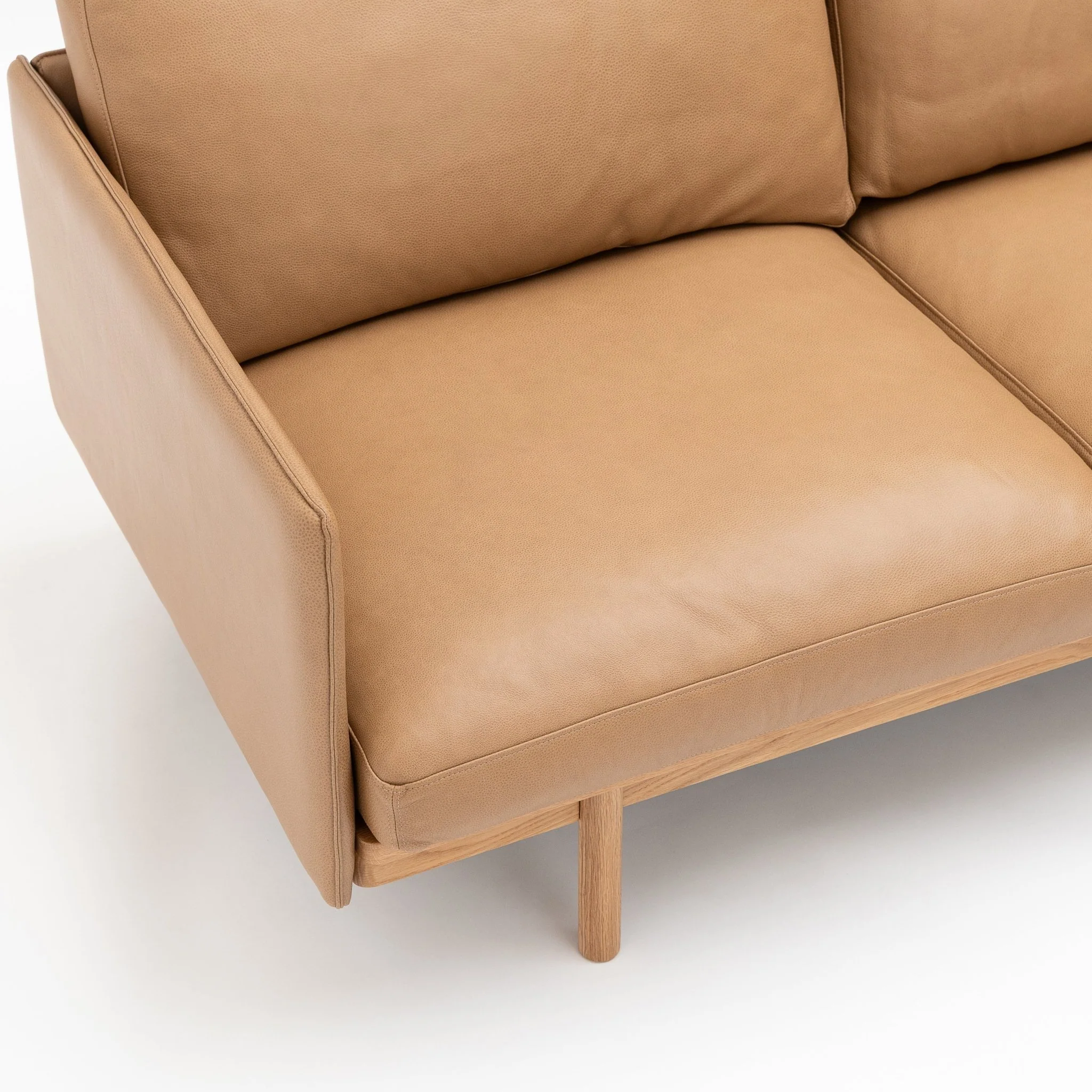 Pensive 240 Sofa - Light Oak & Pecan Leather - Image 14