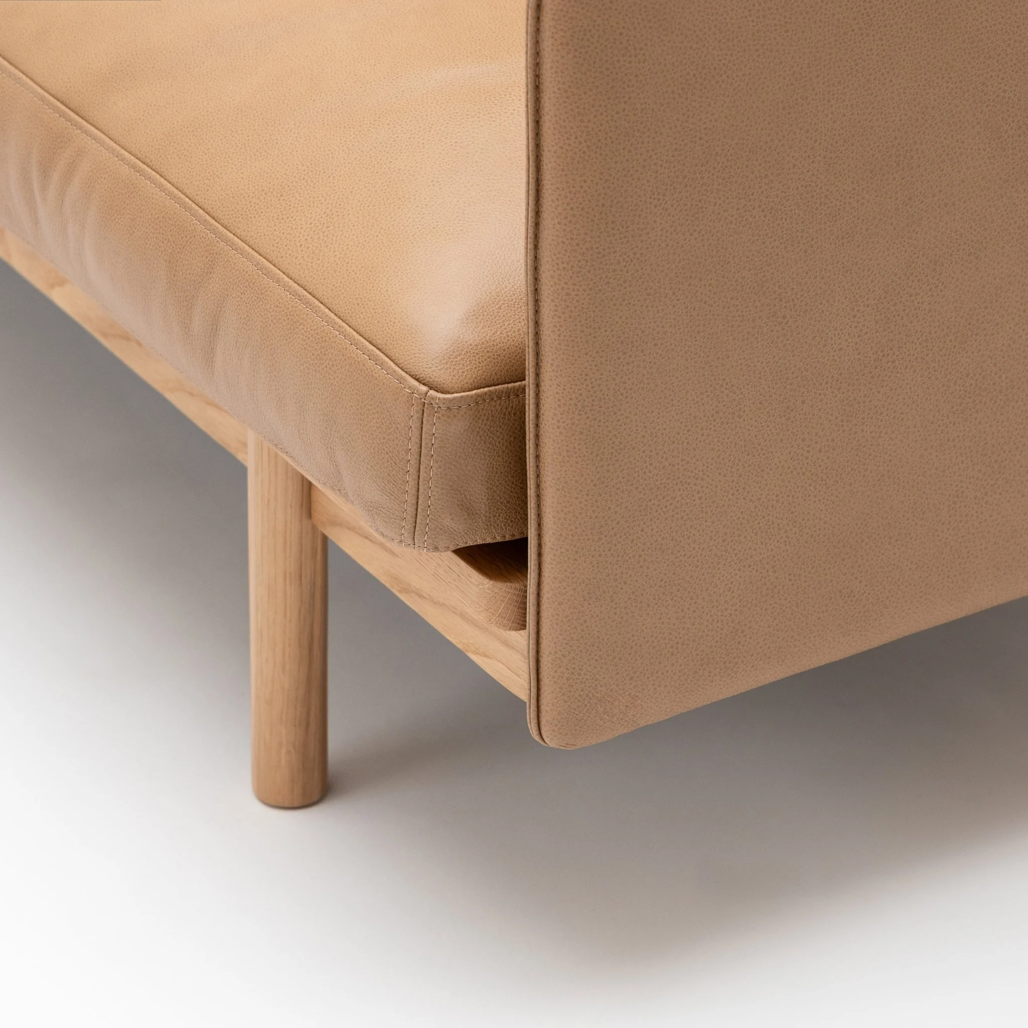 Pensive 240 Sofa - Light Oak & Pecan Leather - Image 6