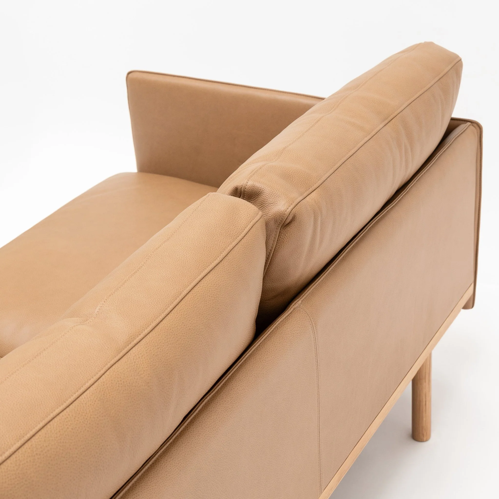 Pensive 240 Sofa - Light Oak & Pecan Leather - Image 9