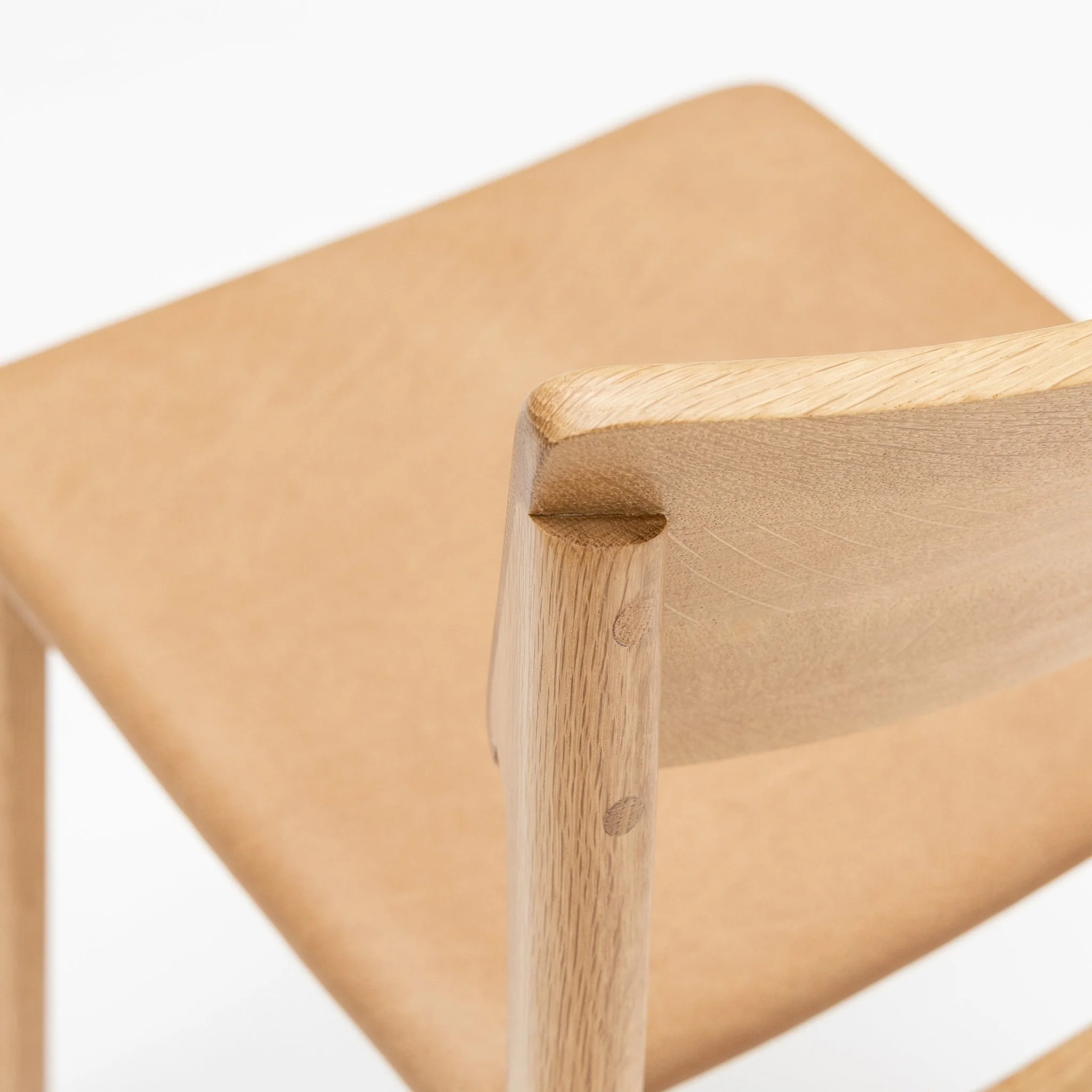 Poise Chair - Light Oak & Pecan Leather - Image 10
