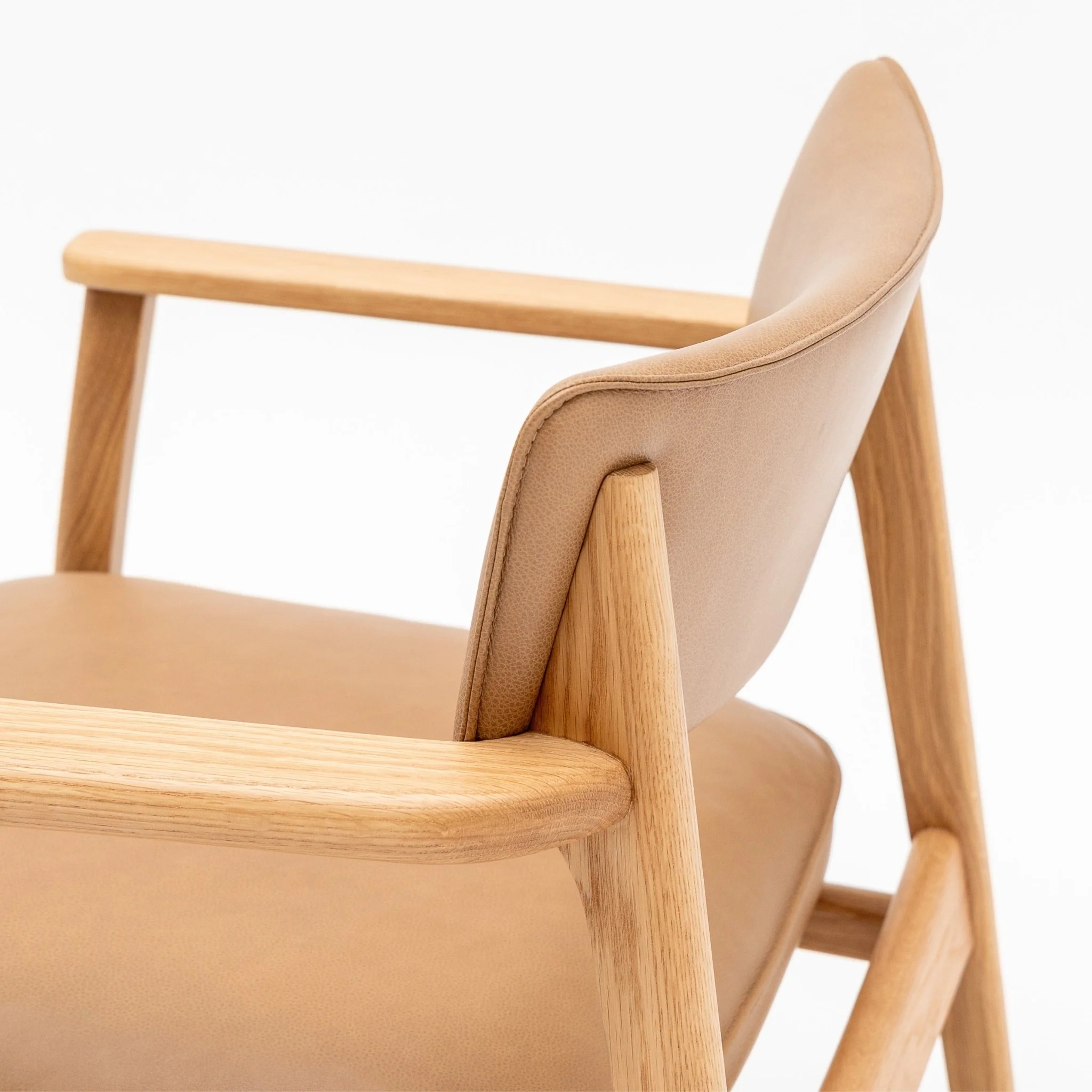 Poise Lounge Chair - Light Oak & Pecan Leather - Image 11