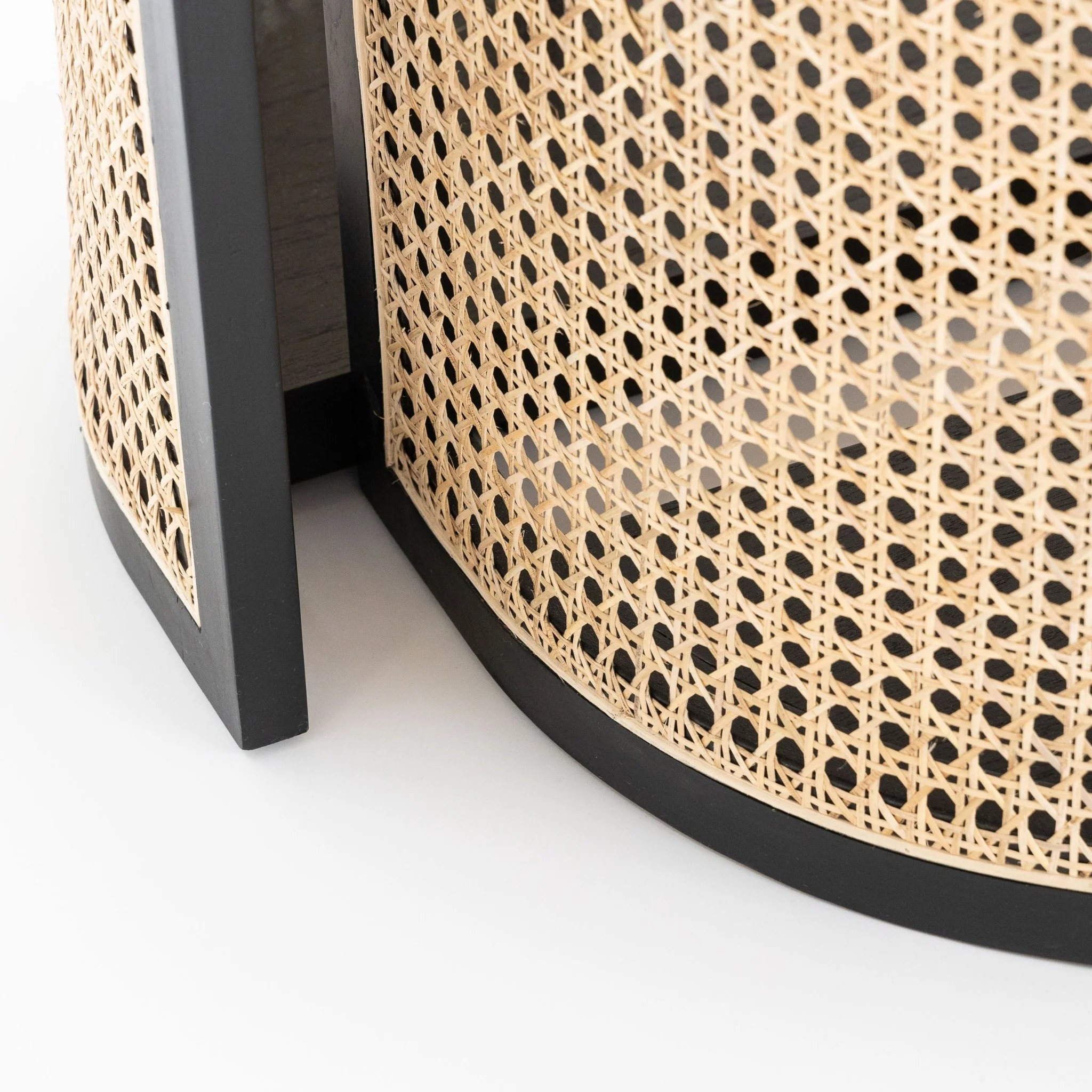 St Martin Round Table - Black - Image 3