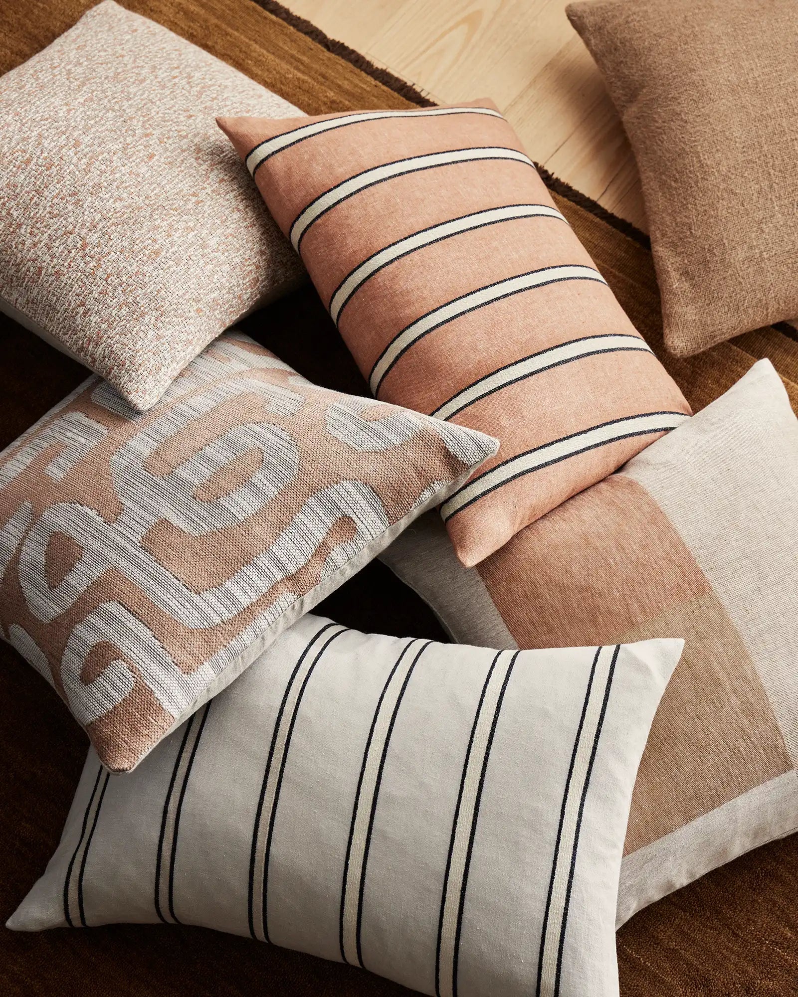 Vinnie Lumbar Cushion - Glacier - Image 4