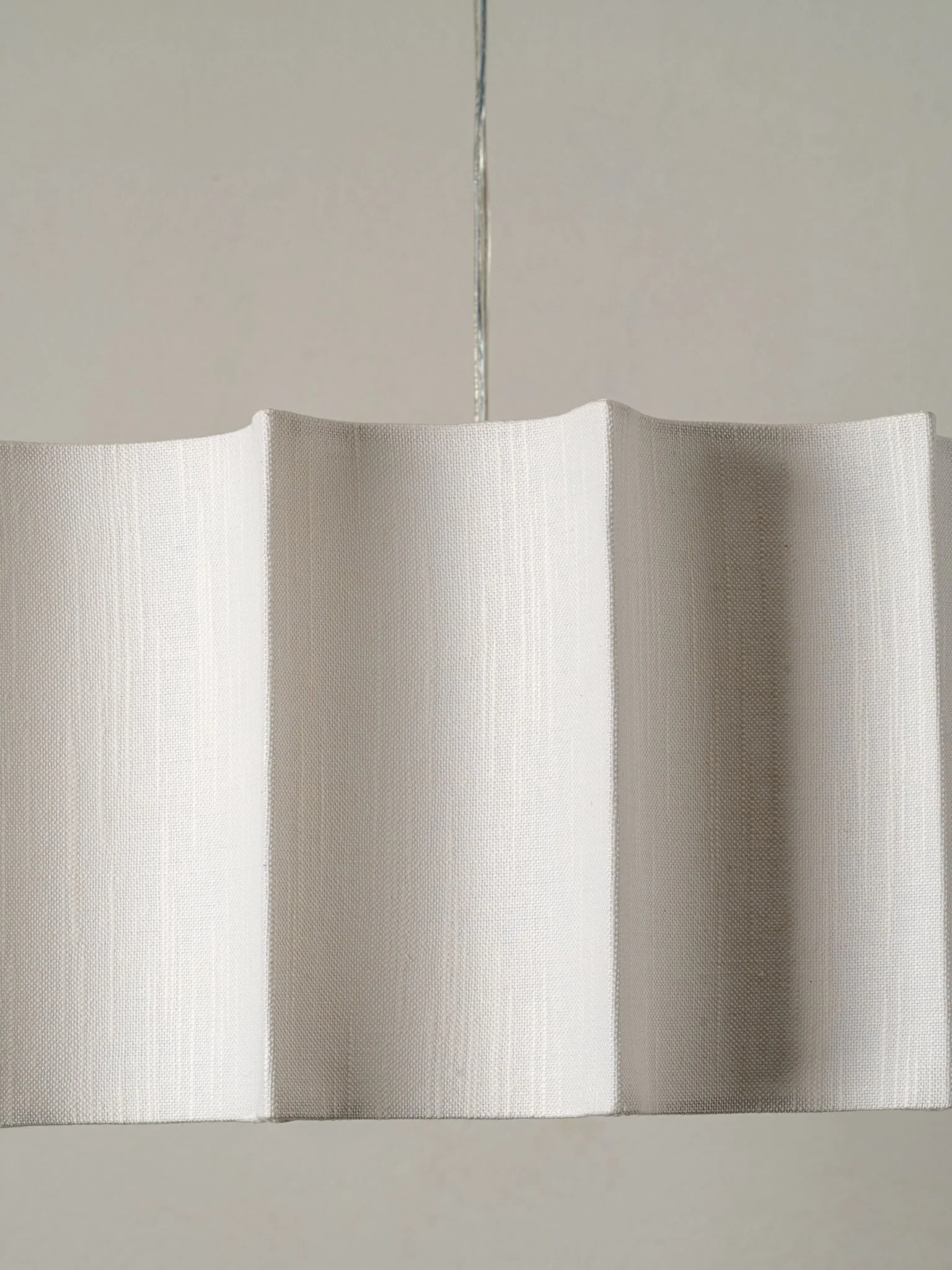 Viotti - White Inverted Scallop Linen Lampshade - Image 3