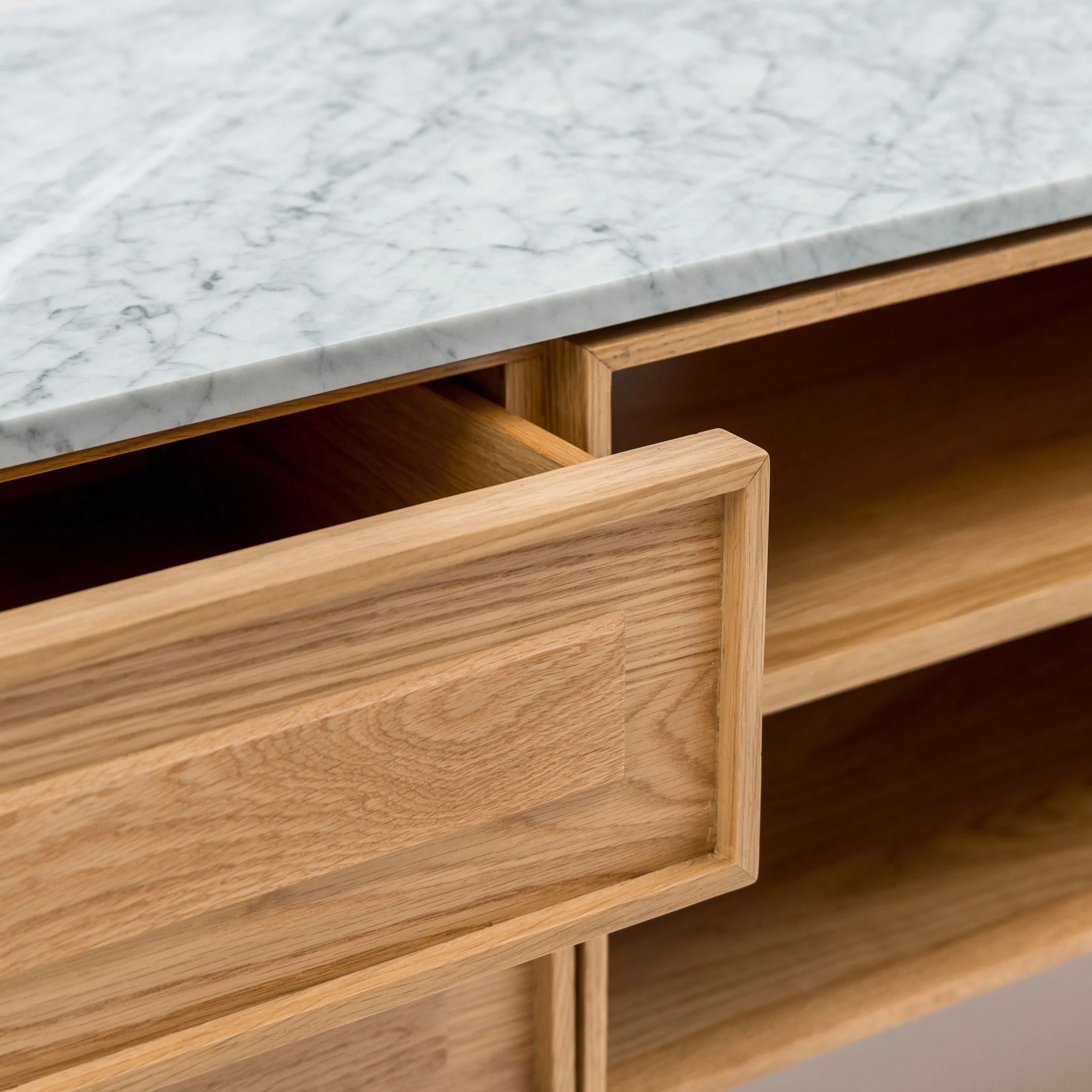 Yorke 220 Entertainment Unit - Light Oak & Bianca Carrara - Image 11