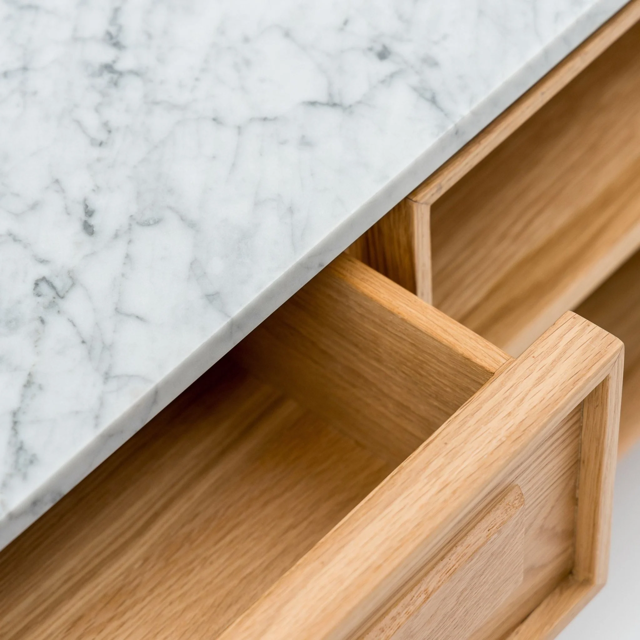 Yorke 220 Entertainment Unit - Light Oak & Bianca Carrara - Image 12