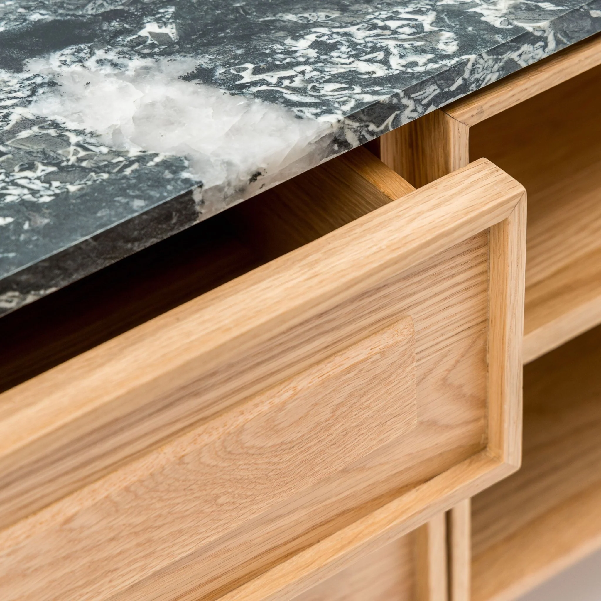 Yorke 220 Entertainment Unit - Light Oak & Nero Perlato - Image 11
