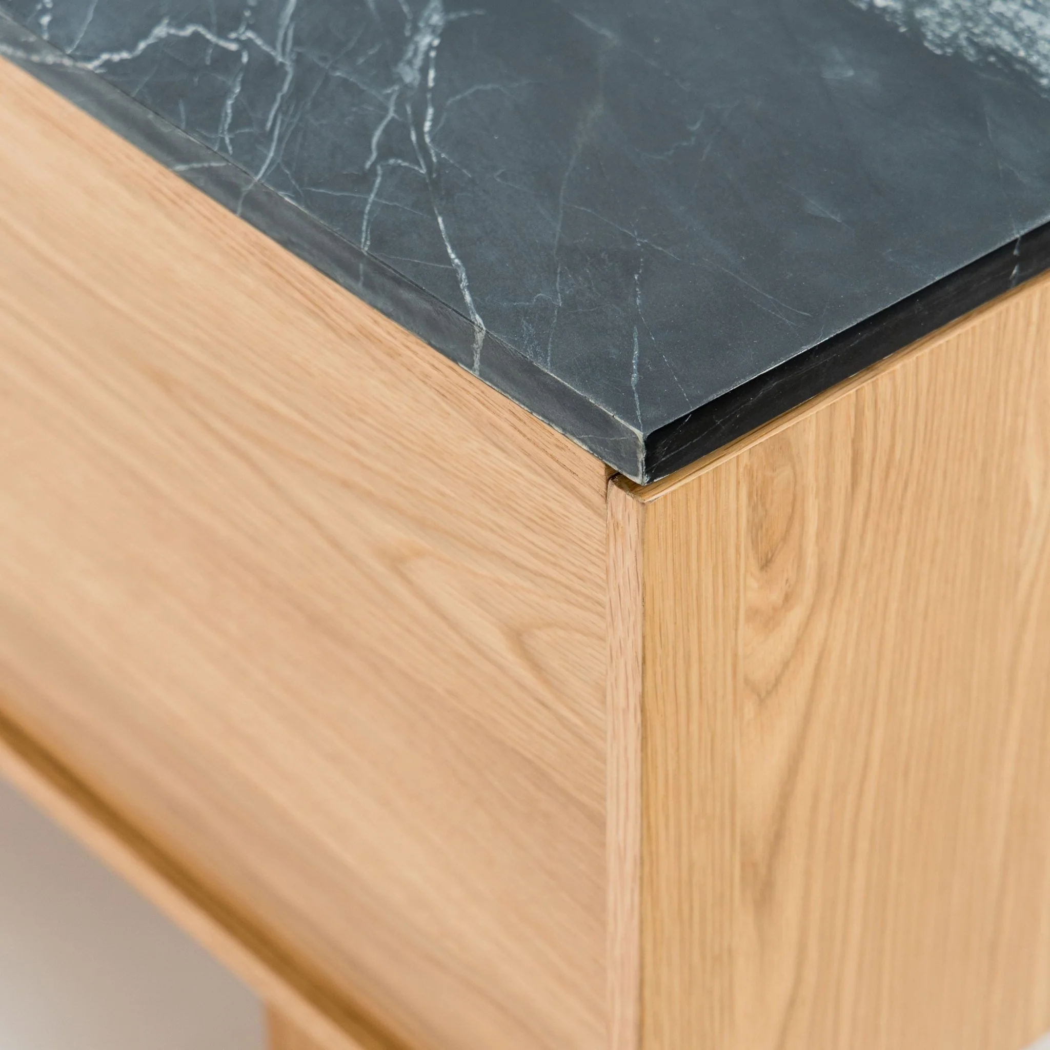 Yorke 220 Entertainment Unit - Light Oak & Nero Perlato - Image 15